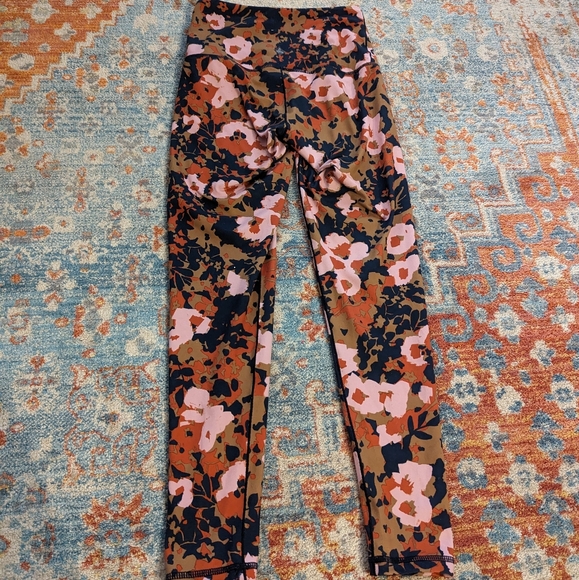 Prana Women's XS Kimble Printed 7/8 Legging Pants Nordic Pink Wildflower - Picture 4 of 11